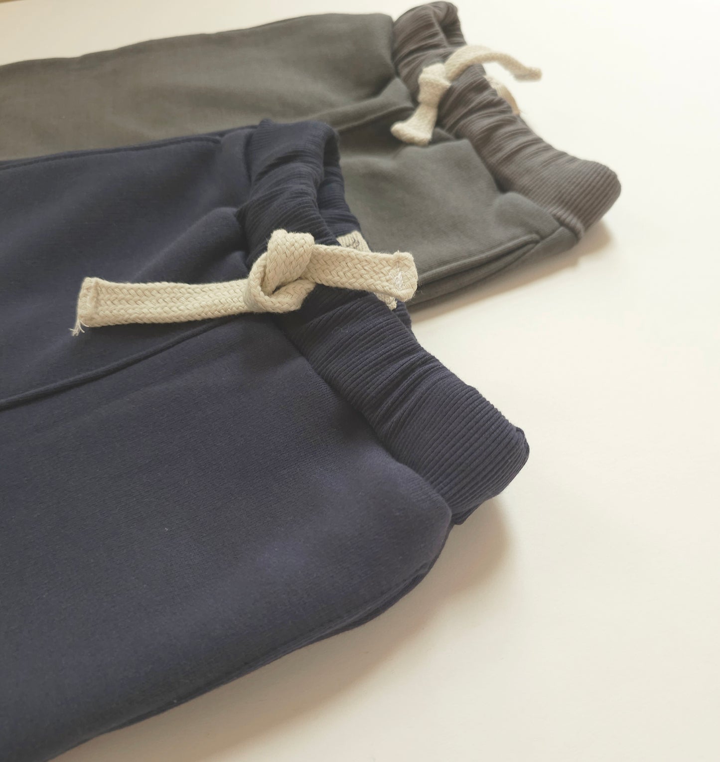 Unisex Basic Cotton Fleece Sweatpants With Pocket one piece